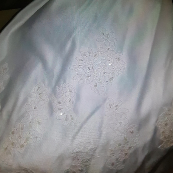 Wedding dress - Picture 4 of 15